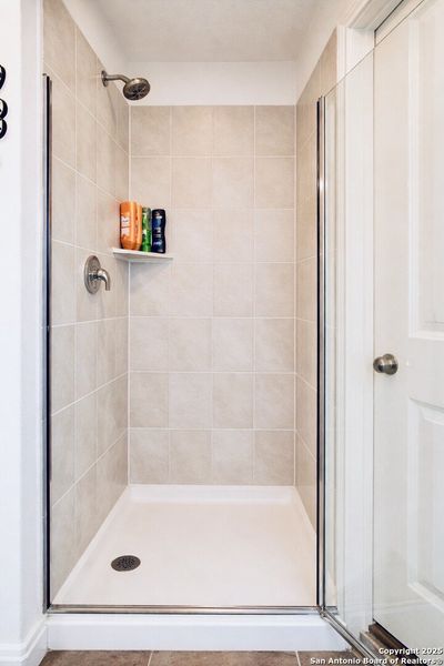 Close-up of interior finishes inside a home in Solana Ridge, San Antonio (Image 22).