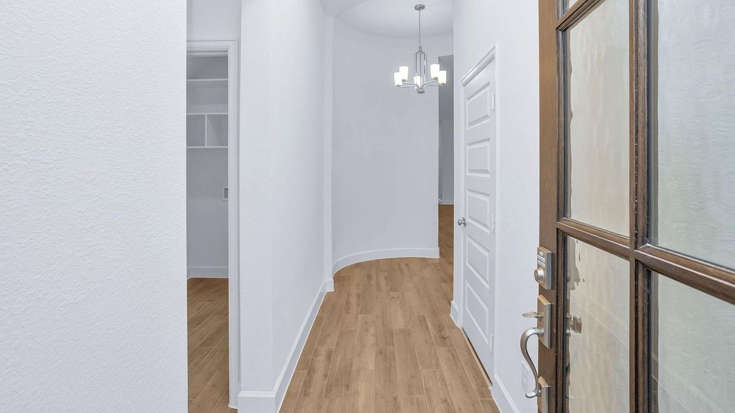 Spacious, unfurnished interior of a new home in Woodhavyn 40', Magnolia (Image 9).