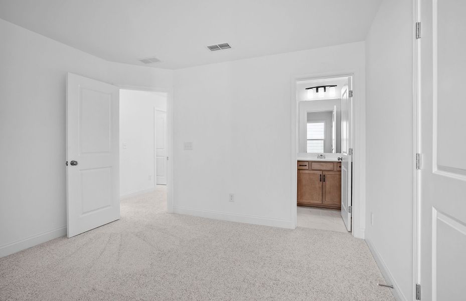 Spacious, unfurnished interior of a new home in Elmbrook, Indian Trail (Image 23).