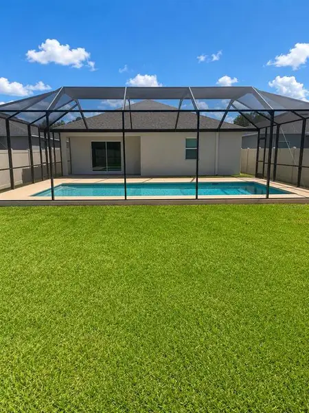 Exterior details and patio area of a home in Ironwood, Lakeland (Image 3).