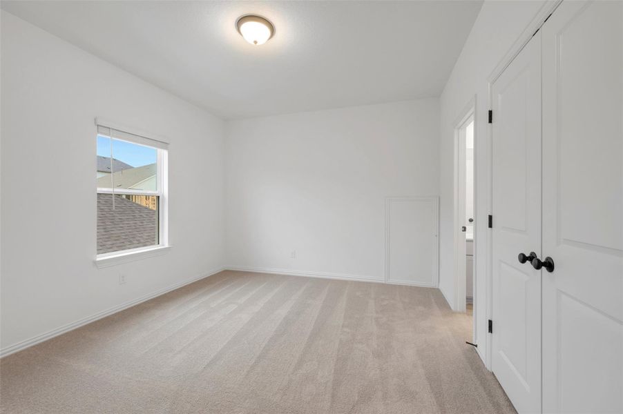 Spacious, unfurnished interior of a new home in Heritage, Dripping Springs (Image 27).
