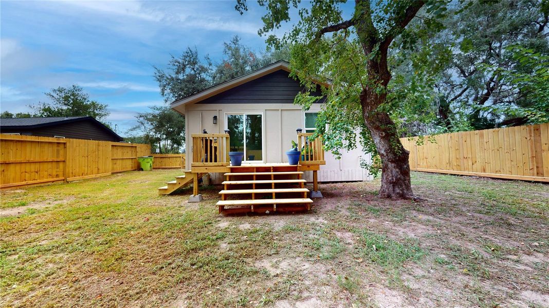 Exterior details and patio area of a home in , Richmond (Image 26).