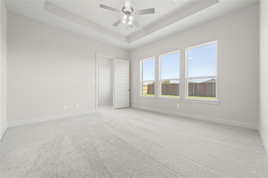 Representative image. Features, selections and colors may vary.