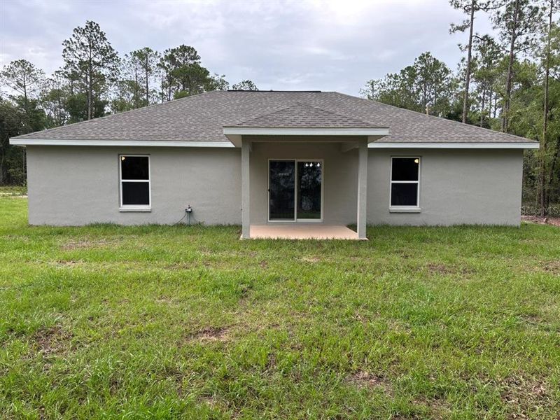 Exterior details and patio area of a home in , Dunnellon (Image 3).