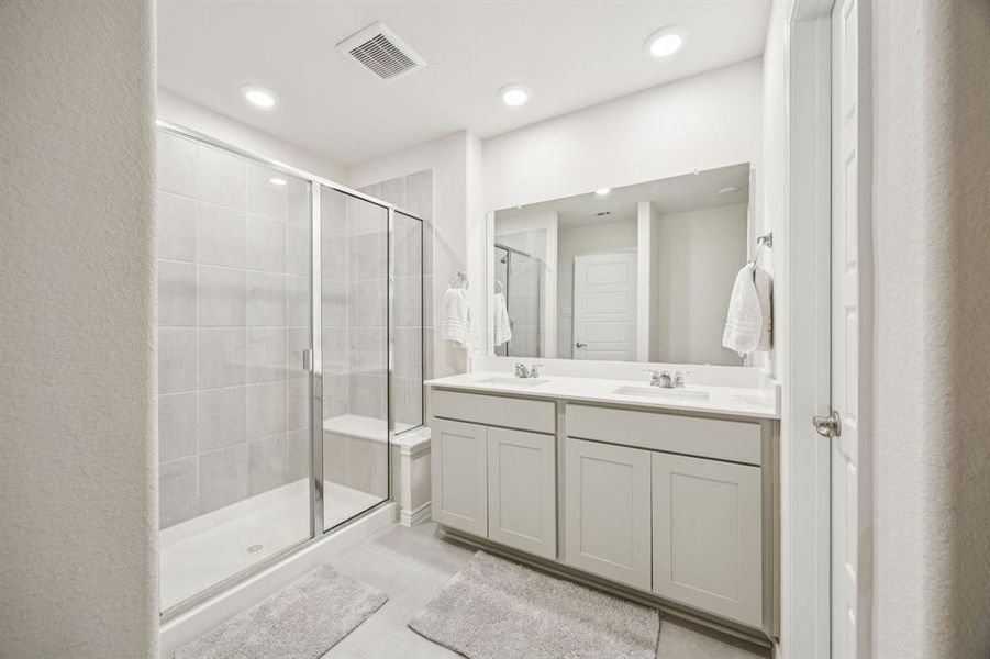 Furnished interior view inside a new home in , Lavon (Image 25).