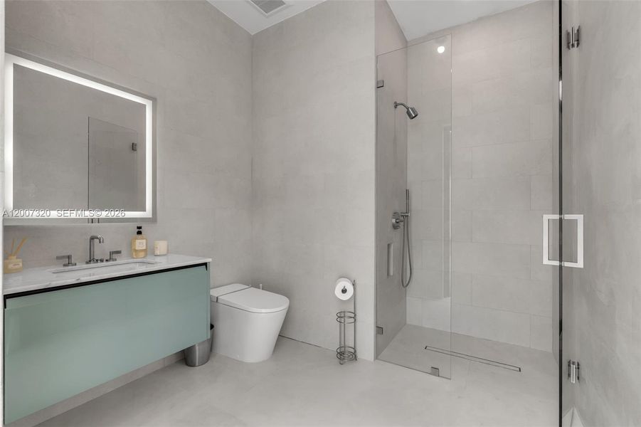 Furnished interior view inside a new home in , Pinecrest (Image 4).