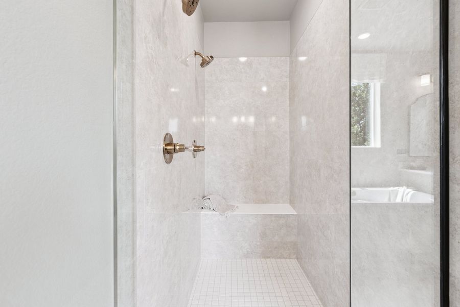 Representative interior finishes for a home built from the Silverton by Risewell Homes in Highlands Preserve, Mead (Image 19).