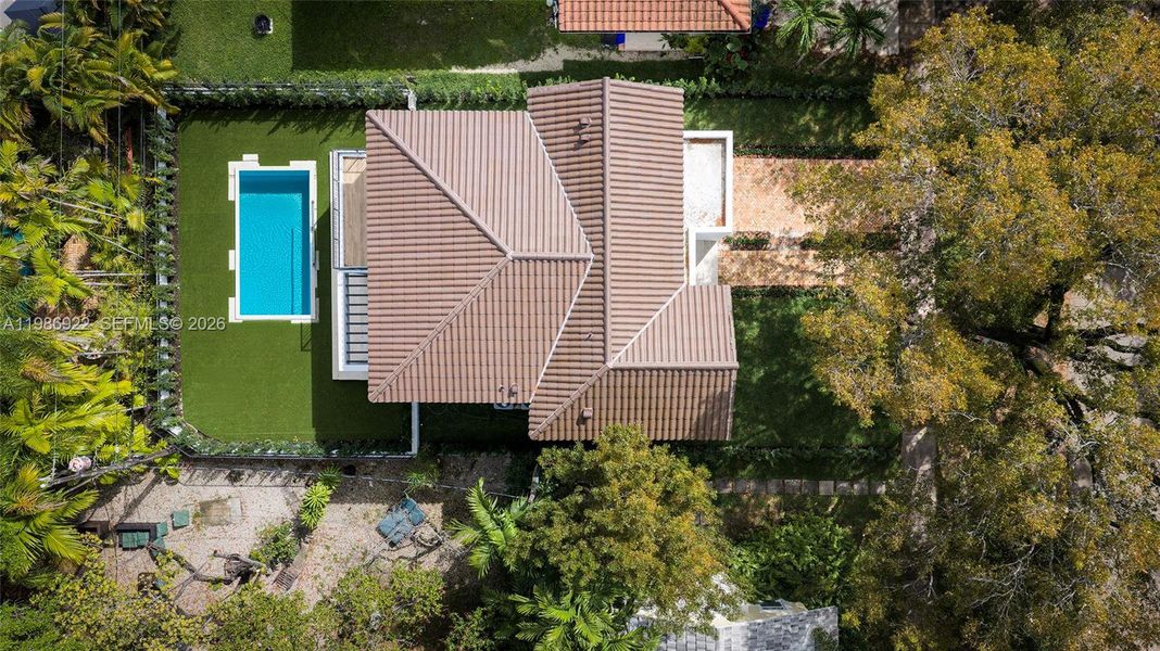 Exterior details and patio area of a home in , Coral Gables (Image 4).