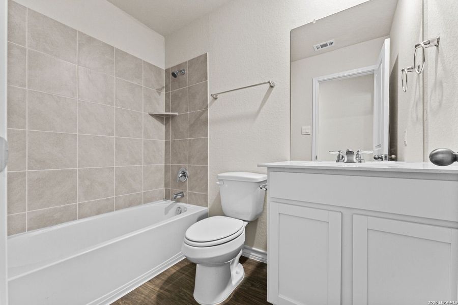 Furnished interior view inside a new home in Steele Creek, Cibolo (Image 4).