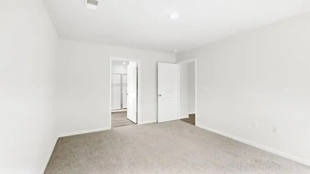 Spacious, unfurnished interior of a new home in Reedy Fork Place, Seneca (Image 30).