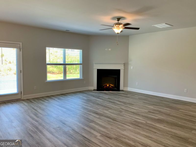 Spacious, unfurnished interior of a new home in Barrington Place, Macon (Image 5).
