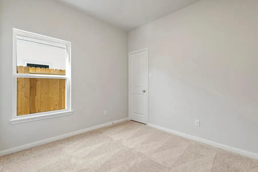 Spacious, unfurnished interior of a new home in Wayside Village, Houston (Image 9).