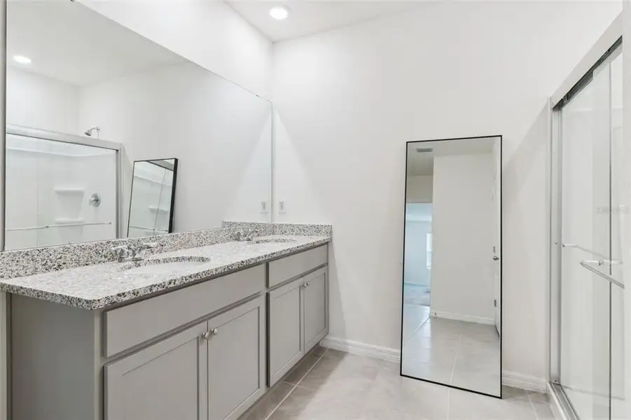 Furnished interior view inside a new home in Deer Run, Davenport (Image 4).