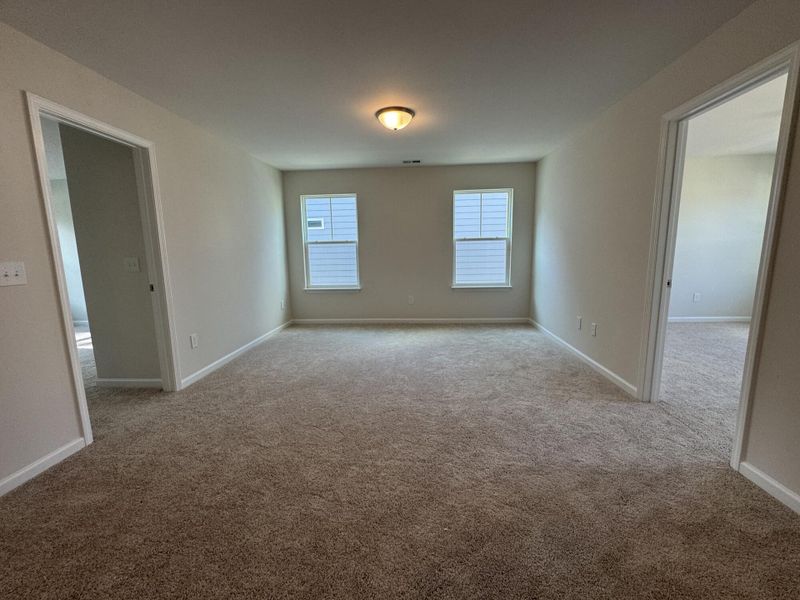 Spacious, unfurnished interior of a new home in Greenrich Mill, Simpsonville (Image 15).