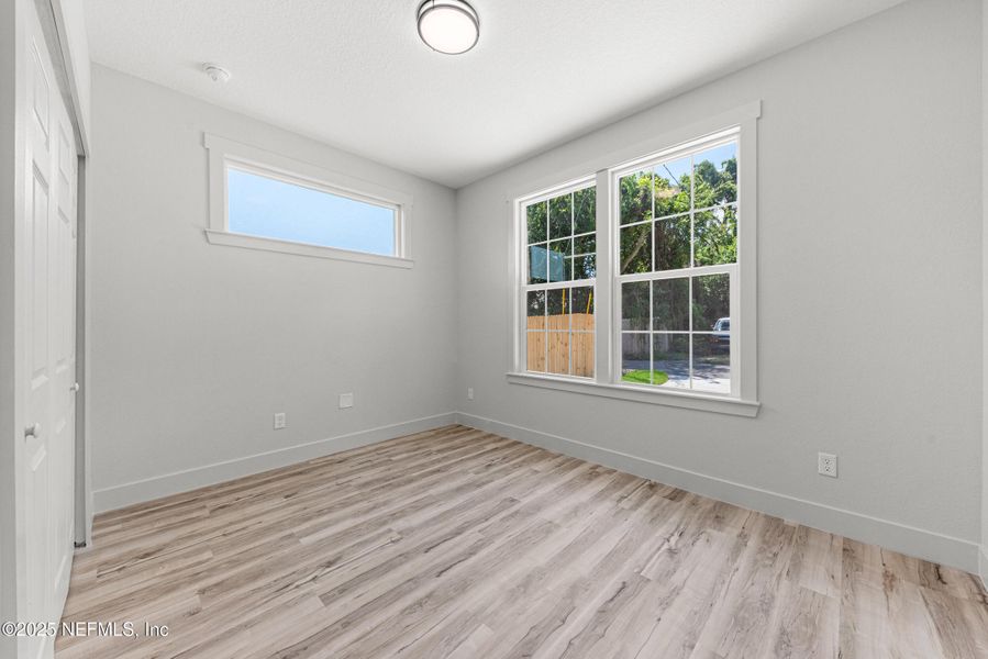 Spacious, unfurnished interior of a new home in , Jacksonville (Image 24).