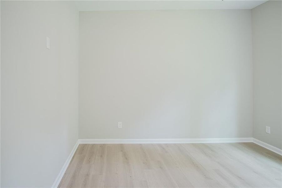 Spacious, unfurnished interior of a new home in , Stockbridge (Image 14).