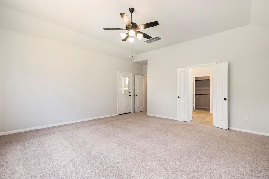 Spacious, unfurnished interior of a new home in , Conroe (Image 24). Spacious, unfurnished interior of a new home in , Conroe (Image 24).