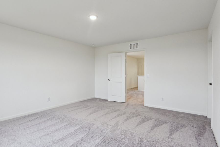 Representative unfurnished interior of a home built from the Ross by Starlight Homes in Pinckney Place, North Charleston (Image 20).