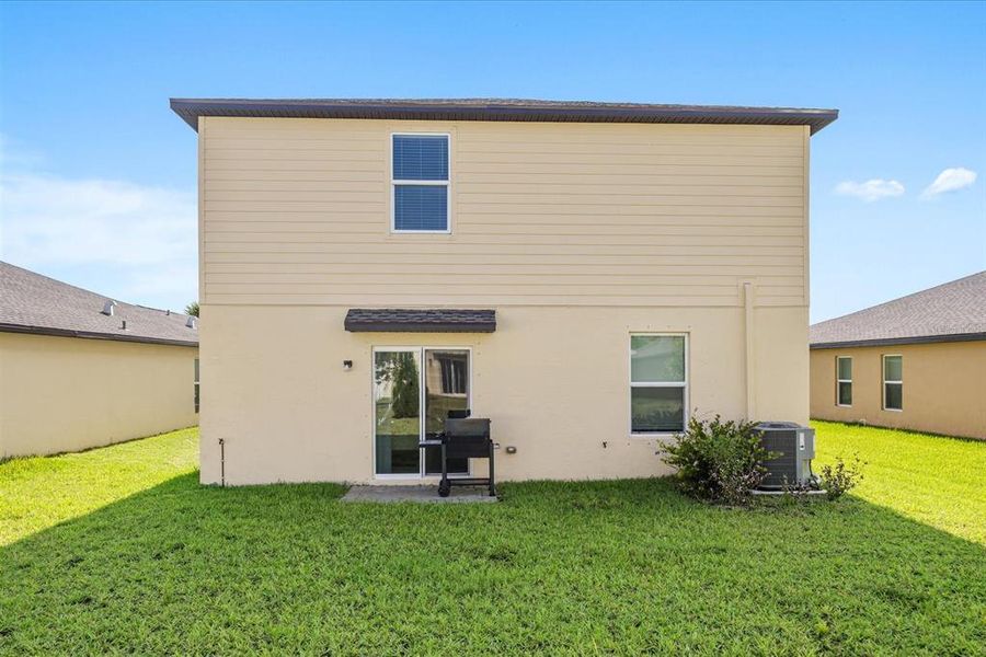 Exterior details and patio area of a home in , Fort Pierce (Image 4).