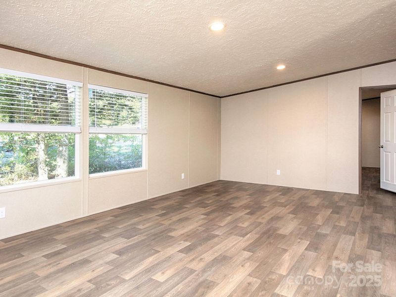 Spacious, unfurnished interior of a new home in , Catawba (Image 28).