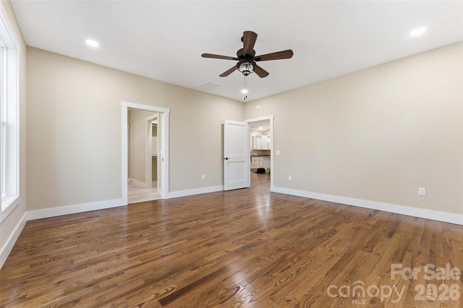 Spacious, unfurnished interior of a new home in , Hendersonville (Image 14).