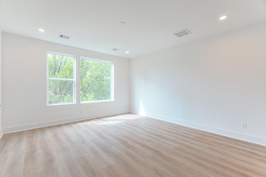 Spacious, unfurnished interior of a new home in , Houston (Image 21).