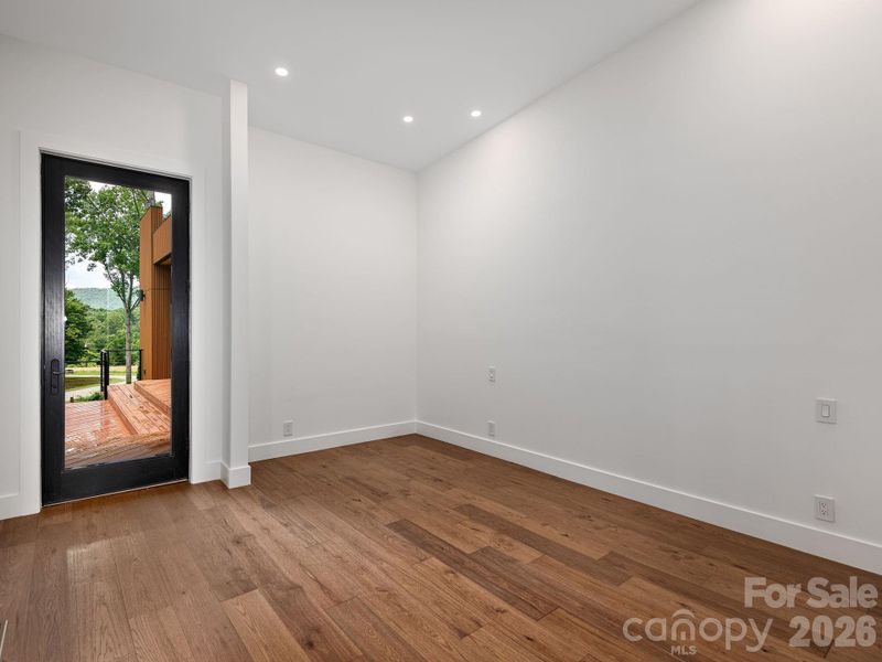 Spacious, unfurnished interior of a new home in , Mills River (Image 17).