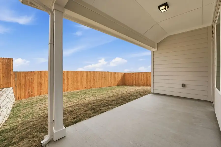 Exterior details and patio area of a home in Longview, Del Valle (Image 3).