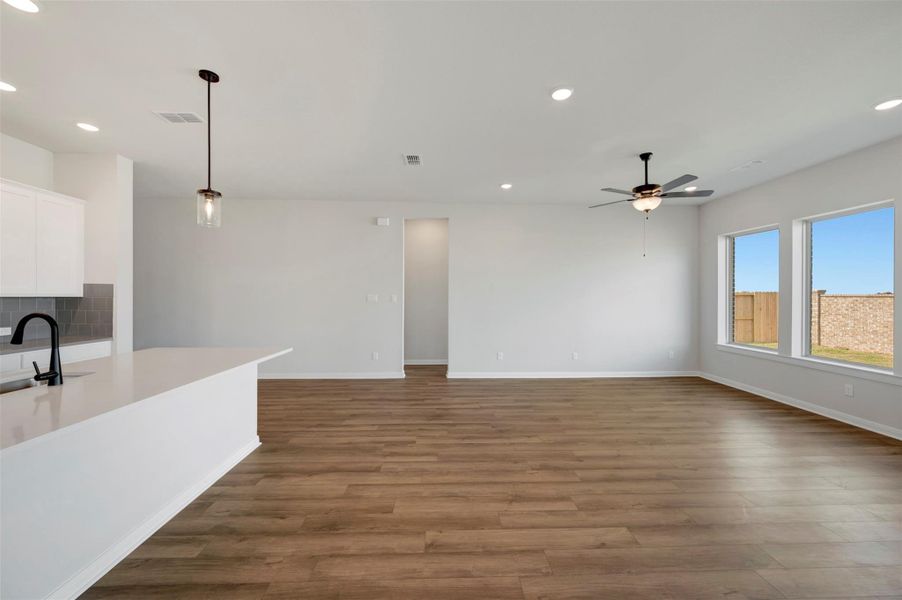 Spacious, unfurnished interior of a new home in Beacon Point at Lago Mar 50’ Homesites, Texas City (Image 16).