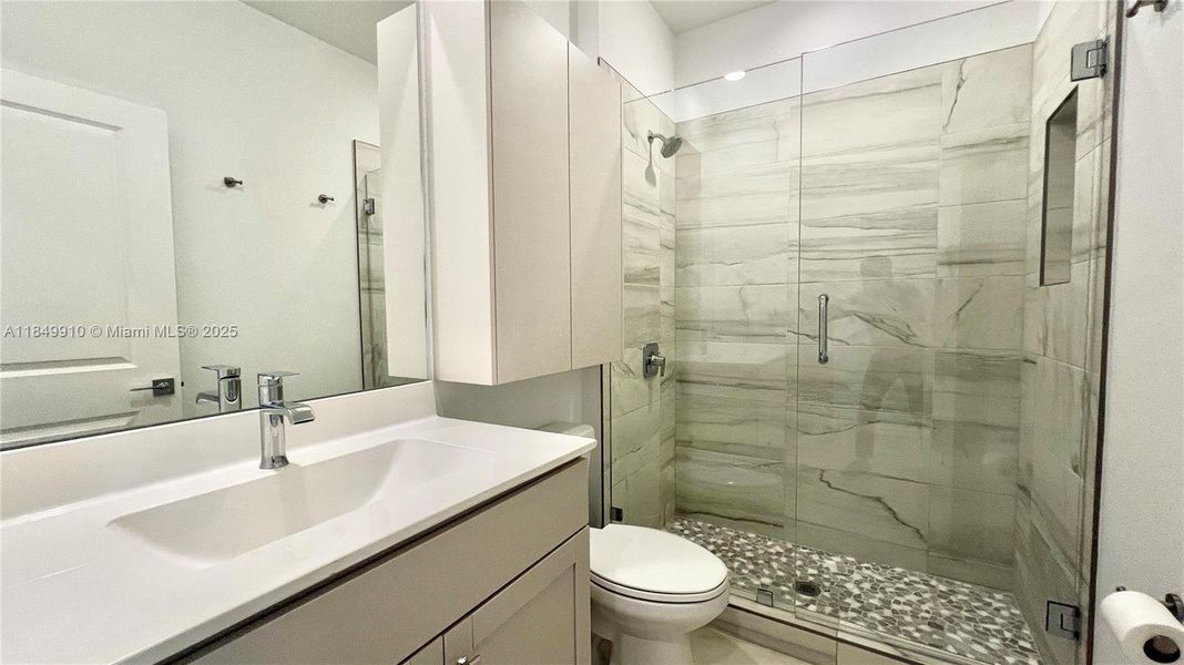 second floor shared bathroom