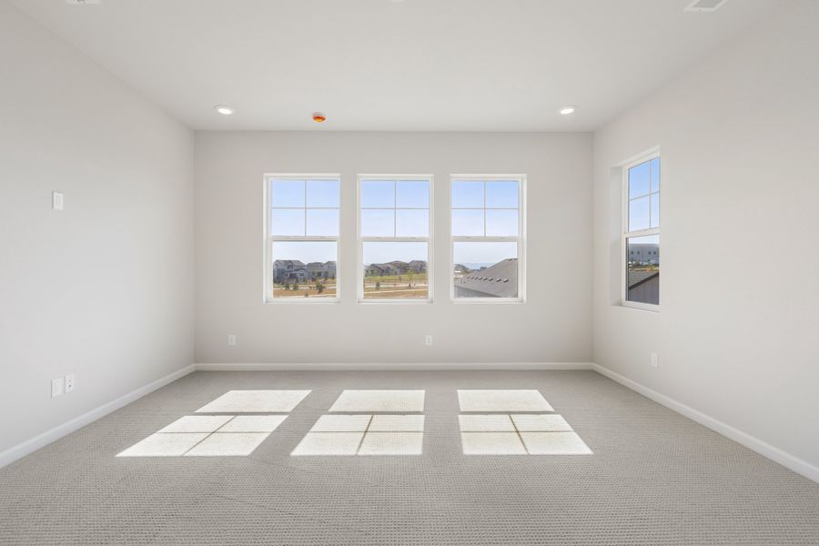 Spacious, unfurnished interior of a new home in Sterling Ranch, Littleton (Image 19).
