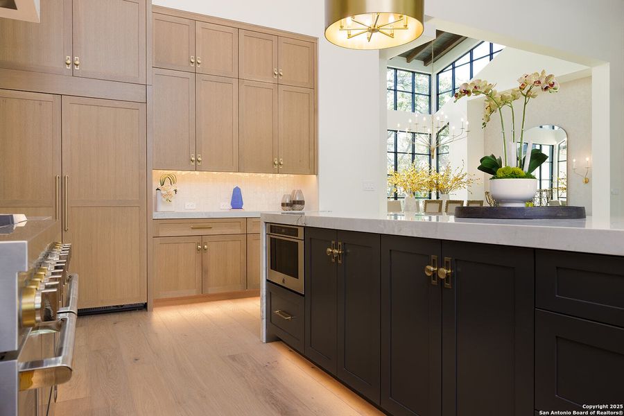 Furnished interior view inside a new home in , Boerne (Image 25).