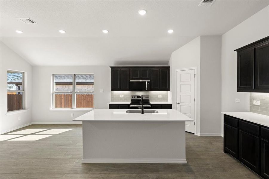 09. 7812 Kingfisher - Kitchen