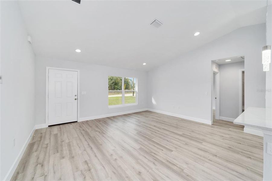 Spacious, unfurnished interior of a new home in , Ocala (Image 25).