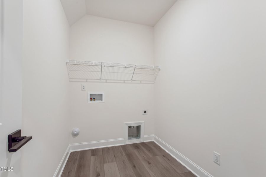 Roanoke - BTS 43 - interiors-laundry-_mg