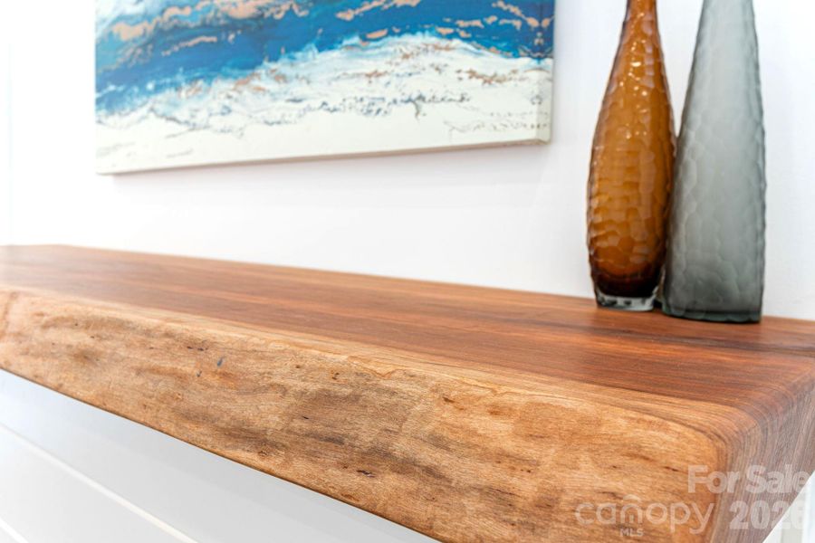 Mantle - Closeup Mantle - Closeup