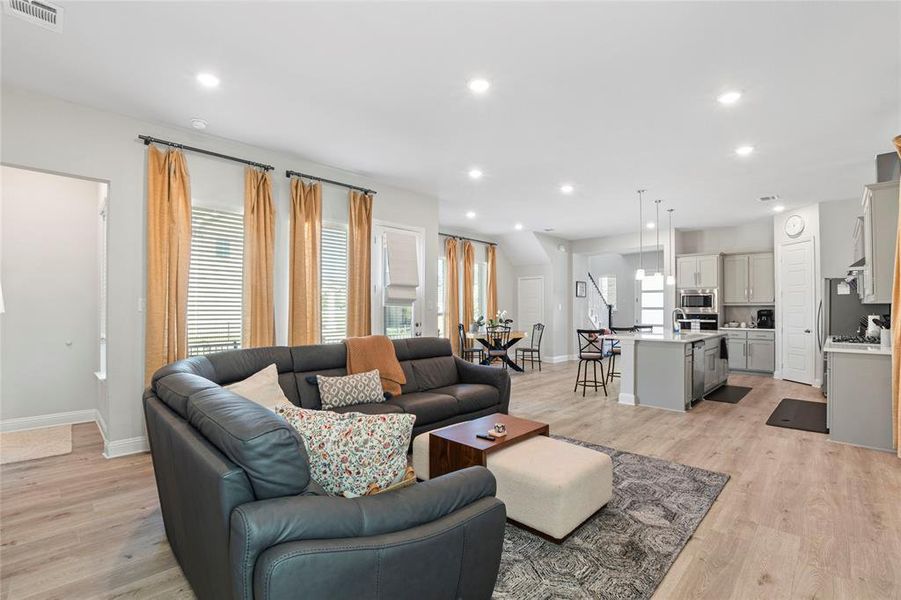 Furnished interior view inside a new home in Bayside, Rowlett (Image 28). Furnished interior view inside a new home in Bayside, Rowlett (Image 28).