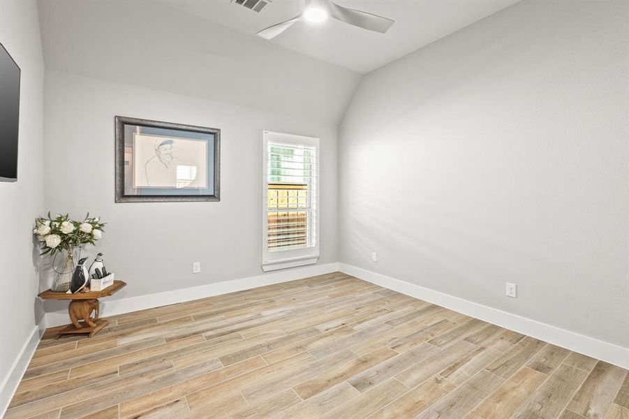 Spacious, unfurnished interior of a new home in Trinity Falls, McKinney (Image 25).