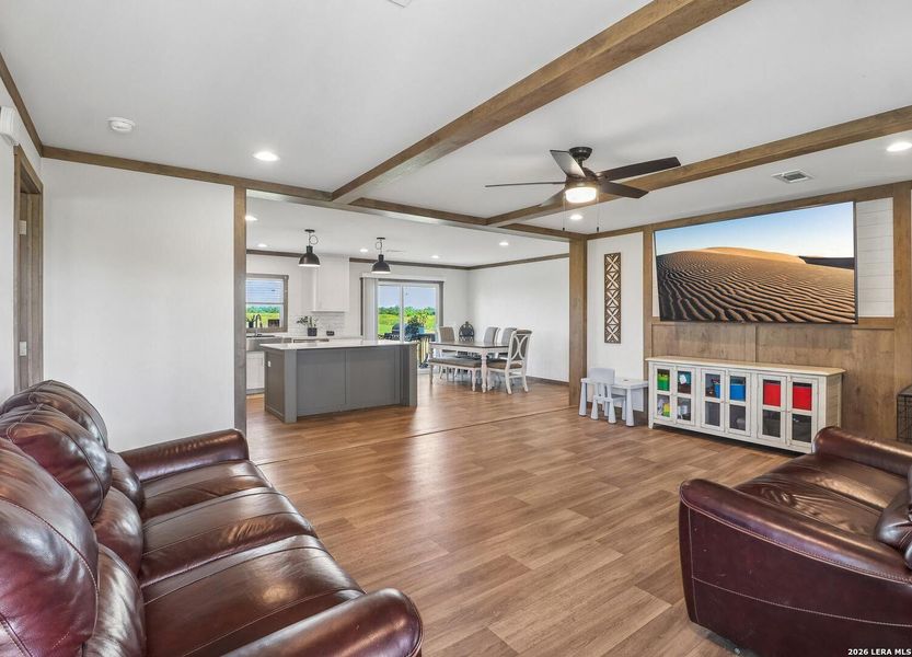 Community amenities in , Jourdanton (Image 32).