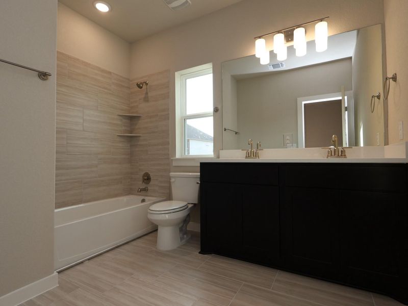 Furnished interior view inside a new home in Edgewood, Leander (Image 4).