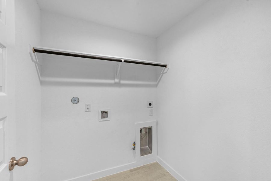 Spacious, unfurnished interior of a new home in Huntington Place, Rosharon (Image 25).