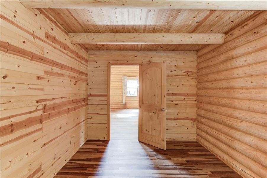Spacious, unfurnished interior of a new home in , Gainesville (Image 13).