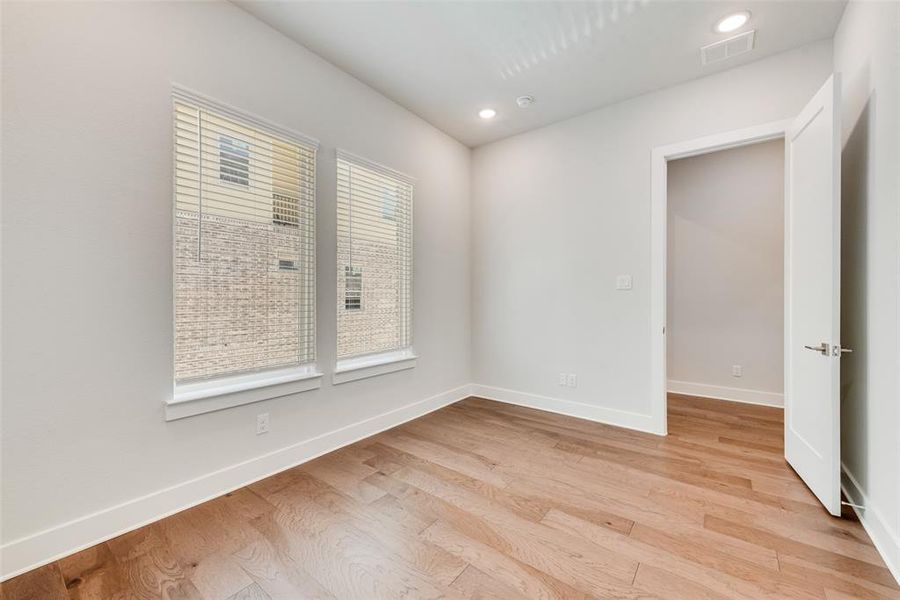 Spacious, unfurnished interior of a new home in Collin Creek, Plano (Image 18).