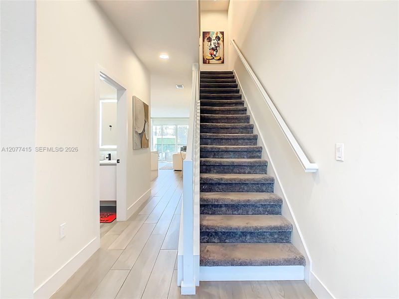 Spacious, unfurnished interior of a new home in , Clermont (Image 22).