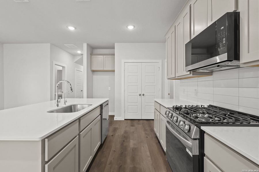 Furnished interior view inside a new home in Senna, Leon Valley (Image 11).