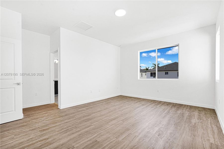 Spacious, unfurnished interior of a new home in , Miami (Image 20).