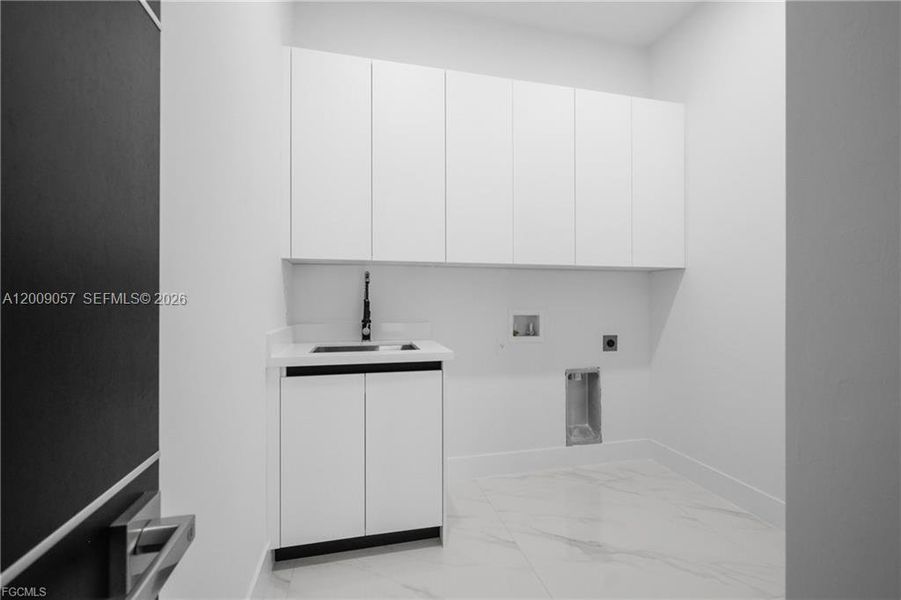 Furnished interior view inside a new home in , Cape Coral (Image 15).