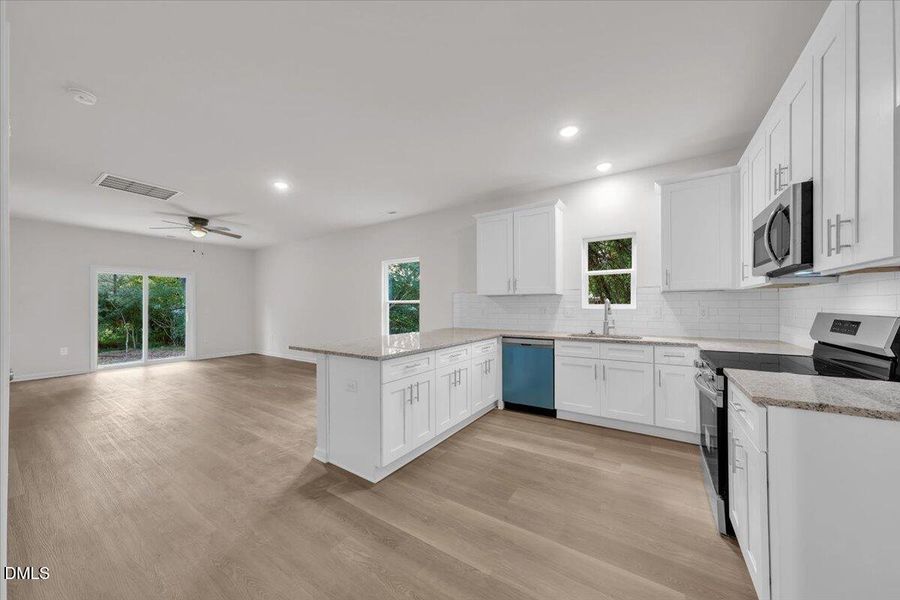 12-106 Summitt Ave_012