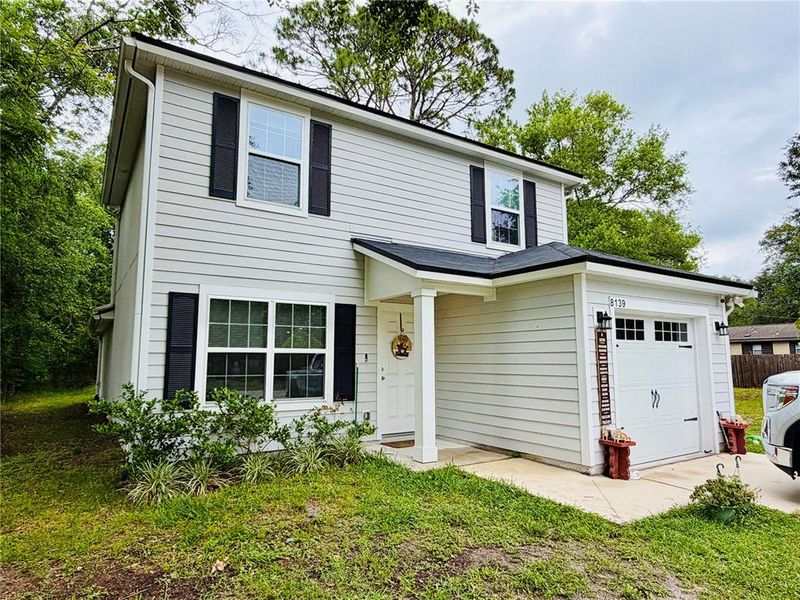 Exterior details and patio area of a home in , Jacksonville (Image 24).