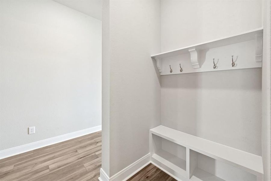 Spacious, unfurnished interior of a new home in Myrtle Creek, Waxahachie (Image 29).